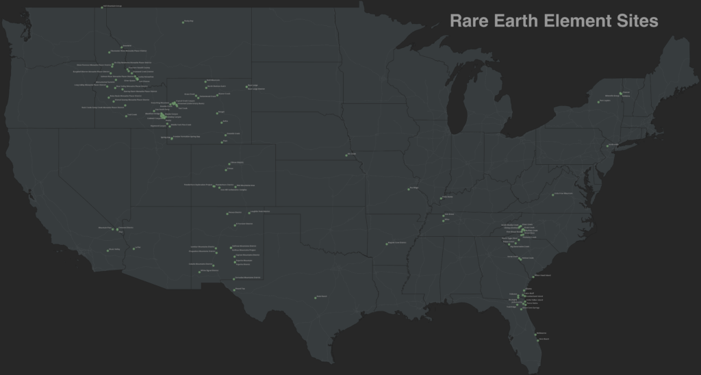 Cartografia del Nord America con punti e etichette che localizzano siti di estrazione di terre rare sul territorio.