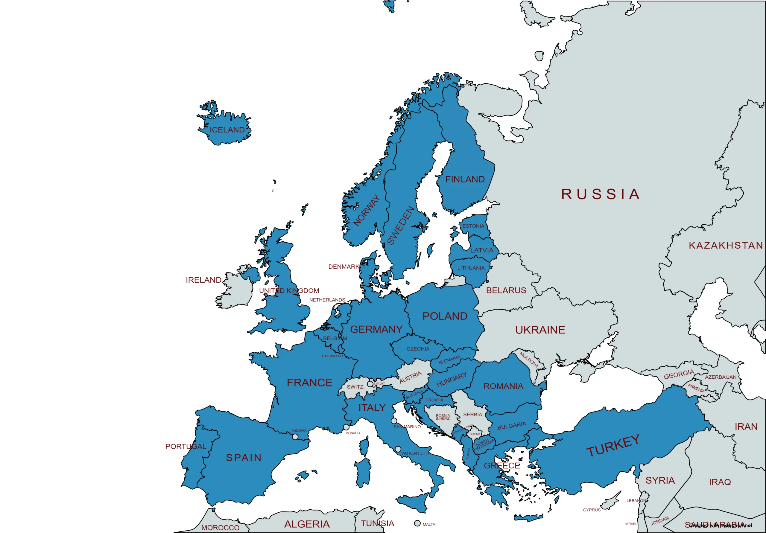 Mappa dell'Europa con i paesi NATO evidenziati in blu e Russia e altri stati non membri in grigio.